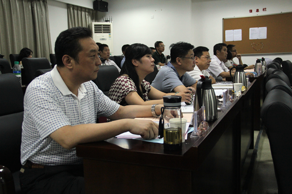 副校长吴照云教授为2012级emba做《怎样写emba学位论文》讲座